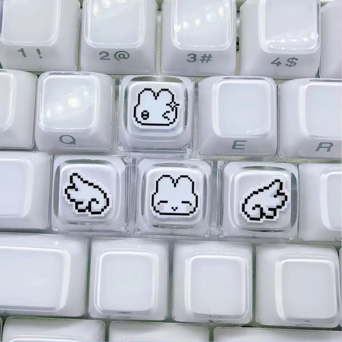 مجموعة أغطية مفاتيح بتصميم أرن - مراجعة Gaming Accessories Aesthetic وسعره